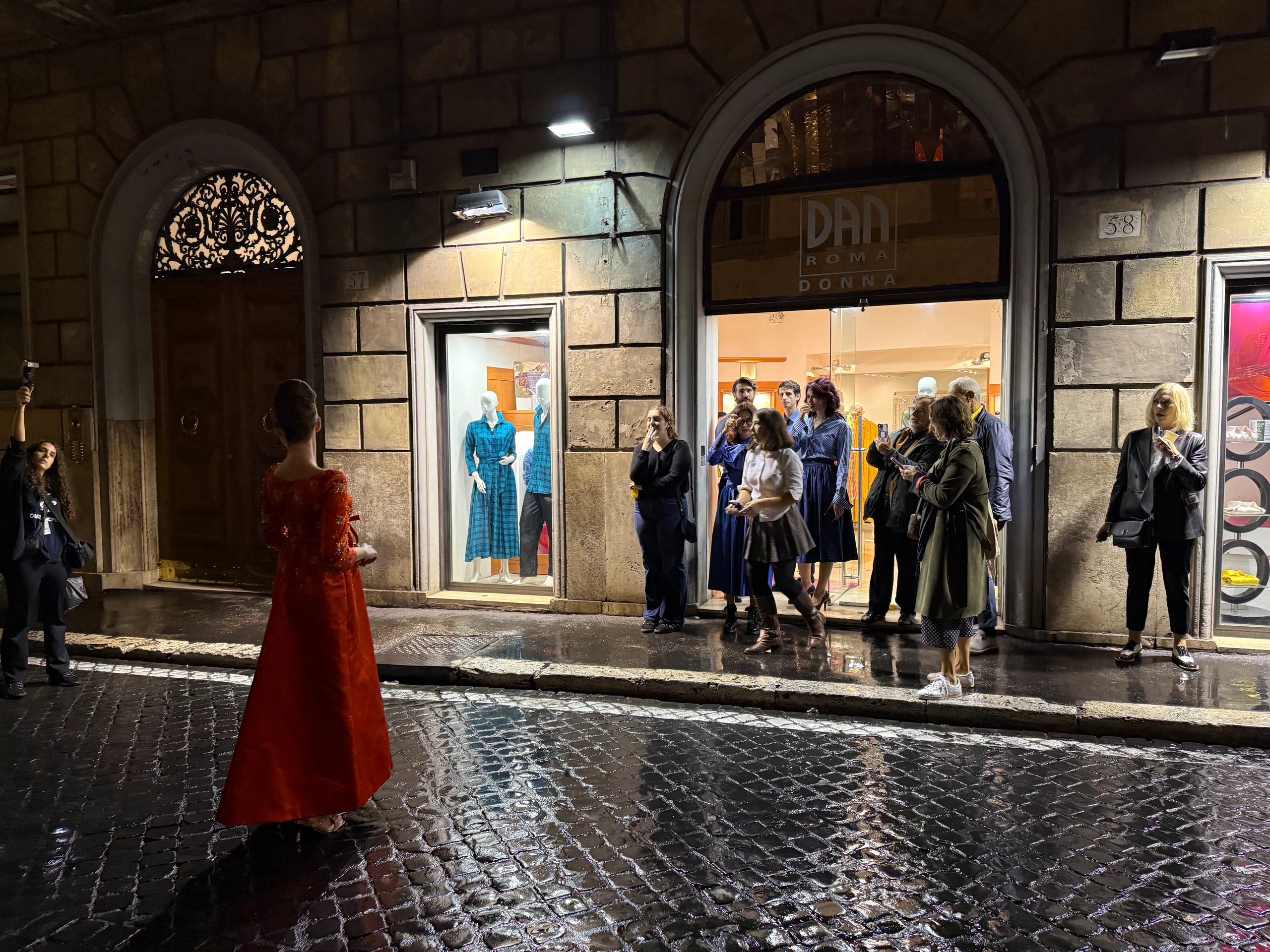 Boutique DAN Roma di sera